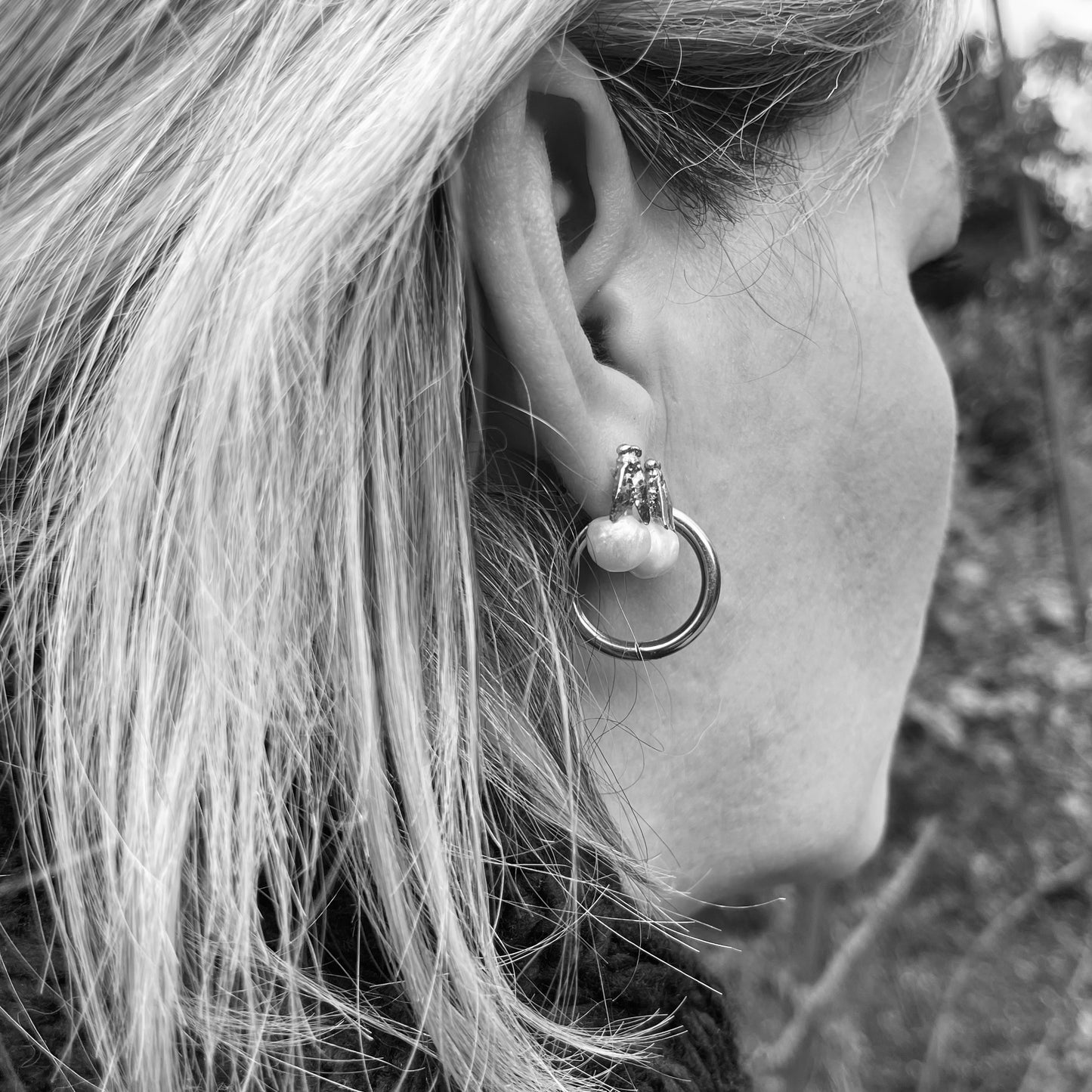 Mini fly earring