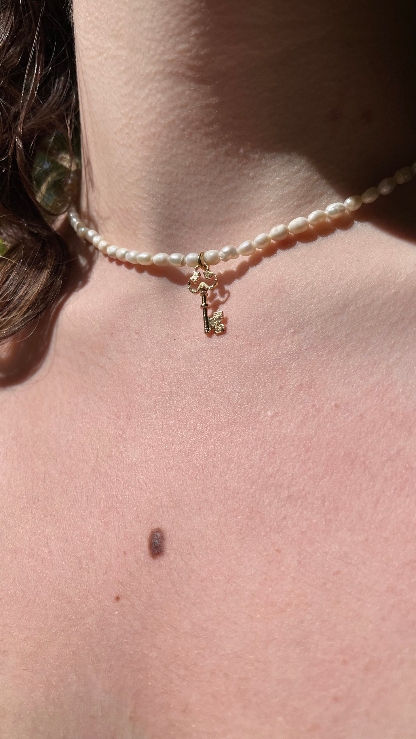 Mini pearl key necklace